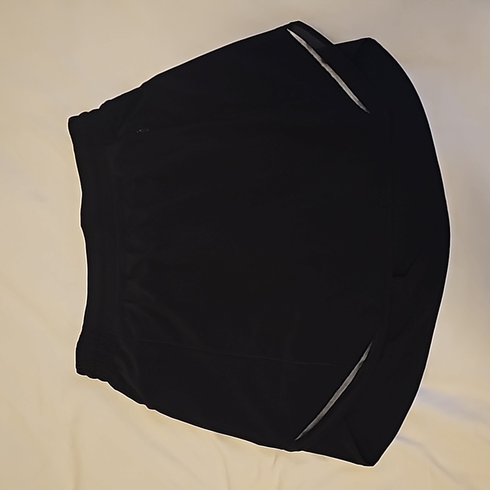 Lululemon hottie hot black skirt size 8